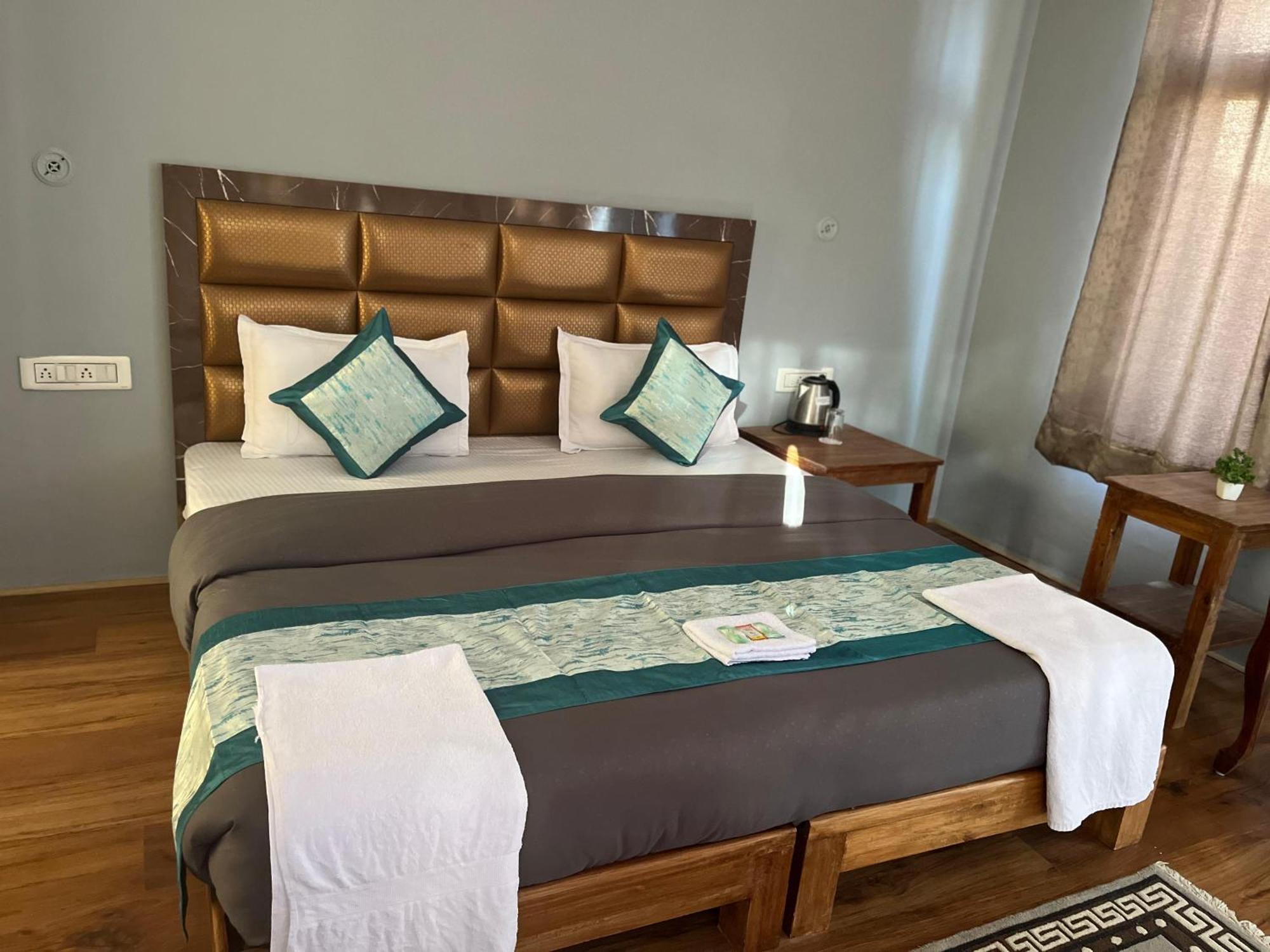 Honey Bee Hotell Leh Eksteriør bilde